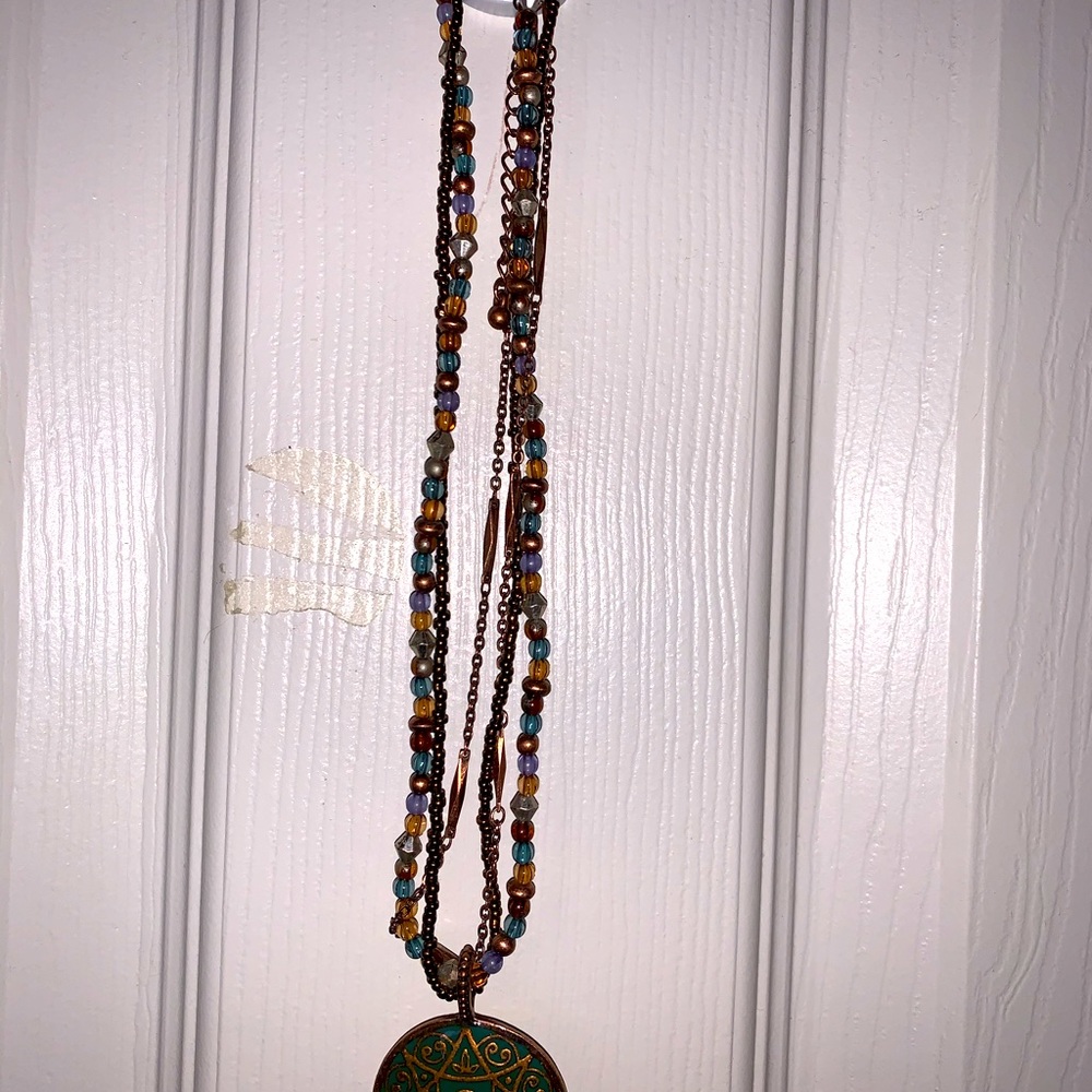 Beautiful costume necklace.